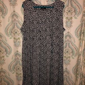 Sleeveless loose fitting polka dot dress